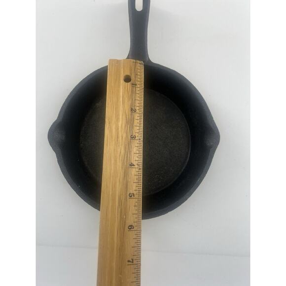 Vintage Cast Iron Small 6 1/2 inch Skillet Black Kitchen Cooking - Picture 5 of 6